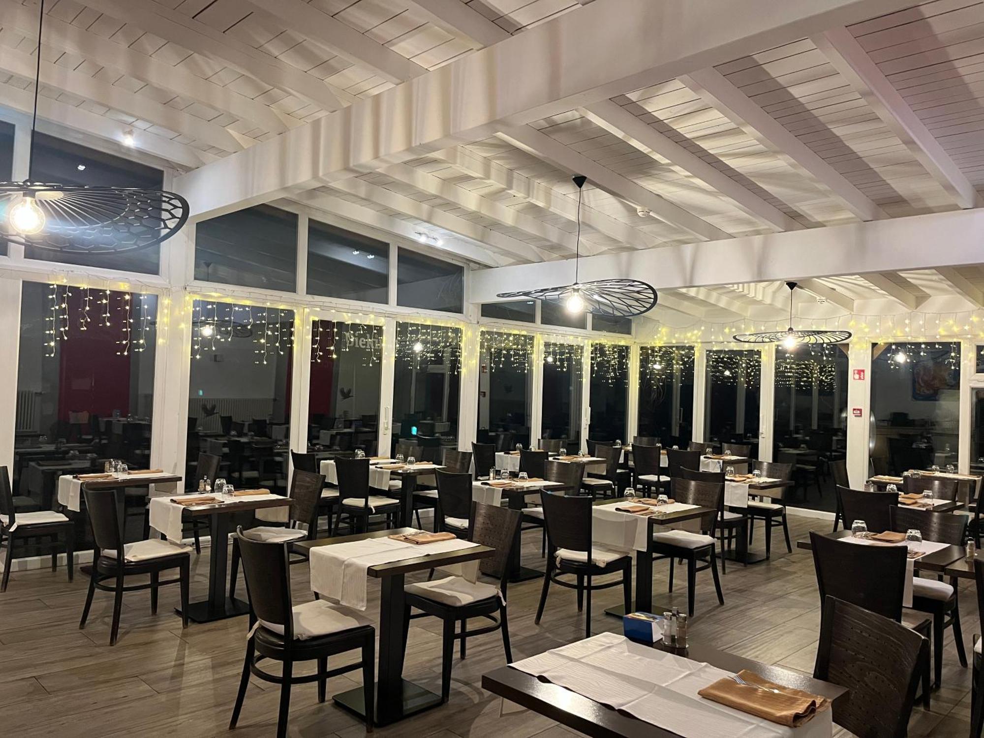 Hotel Restaurant Le Paris Artybash Exterior foto
